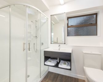 Queen Street Studios - Nelson - Bathroom