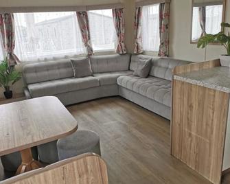 3 Bedroom Mersea Beach Retreat-Getaway by the Sea - West Mersea - Living room