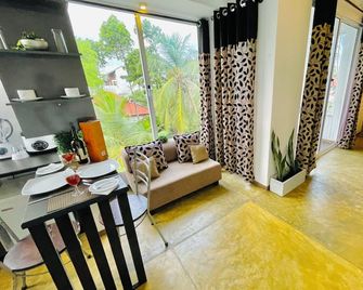 8 Plus Motels - Negombo