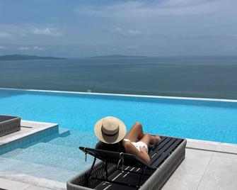 Copacabana Jomtien: Your Coastal Oasis in 49th floor with private pool - Pattaya - Basen