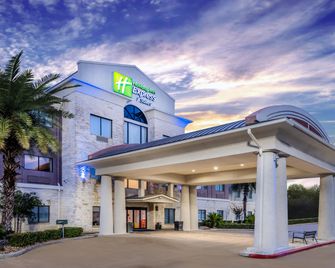Holiday Inn Express & Suites Beaumont Nw Parkdale Mall By IHG - Beaumont - Rakennus