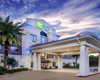 Holiday Inn Express & Suites Beaumont Nw Parkdale Mall By IHG - בומונט - בניין