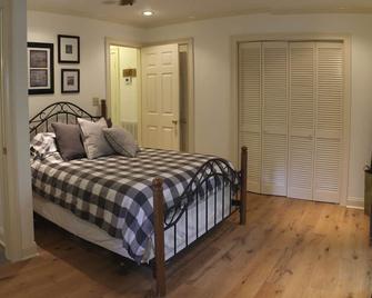Cozy cottage in a private, gated community minutes from all Pickwick attractions - Iuka - Habitación