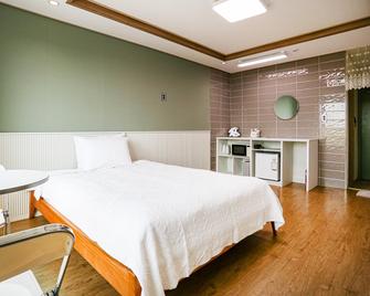 Jeju Airport Road Pension - Ciudad de Jeju - Habitación