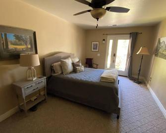 Private 1-bedroom, 1 bath within a house in amazing Oakhurst Private entrance - Oakhurst - Phòng ngủ