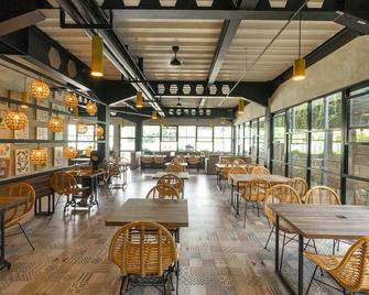 Summerville Hotel & Coffee Shop - Majalengka - Restaurante