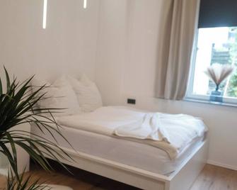 Pur & stylisch Apartment White - Iserlohn - Schlafzimmer