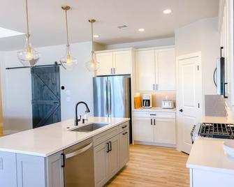 Lake Powell, Antelope Canyon, Horseshoe Bend Stunning Gem - Page - Kitchen