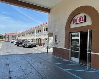 Diamond Inn - Los Angeles - Building