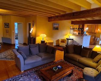 A 4 Loft In An Old Mill, Overlooking The Charente And Its Countryside - Mansle - Sala de estar