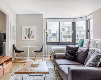 Tribeca Studio w Indoor pool Gym NYC-127 - New York - Living room