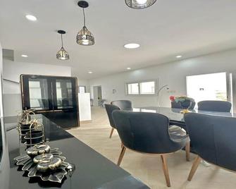 Spacious 4-bedroom villa with WiFi, AC in welcoming Nouakchott - Nouakchott - Dining room