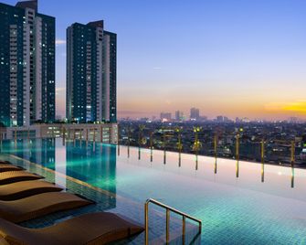 Holiday Inn & Suites Jakarta Gajah Mada By IHG - Jakarta - Pool