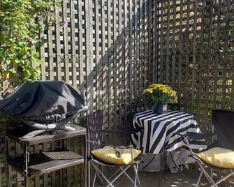 Montpelier 3 bedroom house located on Terrace St a 5 min walk to downtown. - Montpelier - Patio