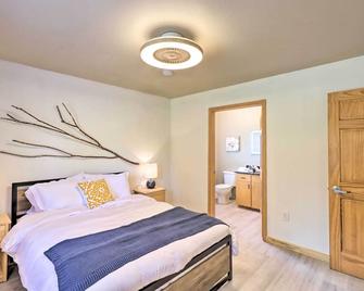 Cozy Cottage 1 Mile from Kindred Barn! - Alma - Bedroom
