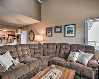 Walk to Ski Lift: Mtn-View Granby Ranch Condo - Granby - Sala de estar