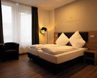 Hln Apartments Am Bahnhof - Saarbruecken - Bedroom