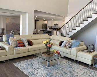 Spectacular Large Luxury Cottage on Private Waterfront - Sundridge - Sala de estar