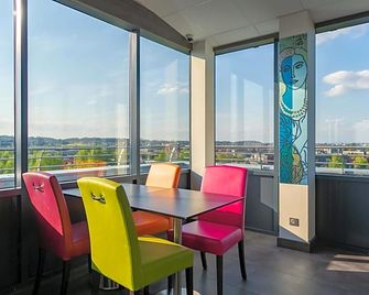 B&B HOTEL Strasbourg Nord Schiltigheim Lac - Schiltigheim - Essbereich