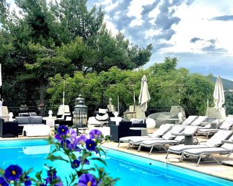 Hotel & Appartements Acqua Dolce - Eccica-Suarella - Piscina