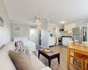 Waterfront & snowbird-friendly studio with dock & quick open water access - Duck Key - Dining room