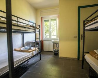 Lake Como Hostel - Menaggio - Schlafzimmer