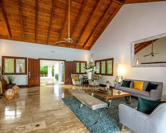 Casa De Campo Luxurious Villa - La Romana - Living room