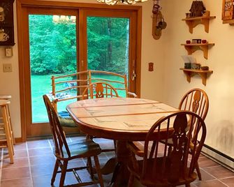 Vacation home sleeps 20, Close to Lake Superior & Very private. - Shingleton - Dining room