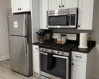 Jungle House Luxury Stays - Columbus Downtown Short North - Columbus - Cocina