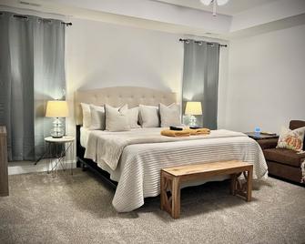 Entire House for you near Casino and Ft. Campbell - Oak Grove - Bedroom