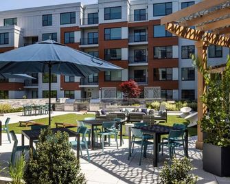 Blueground | St. Elizabeth's, balcony, nr park - 波士頓 - 天井