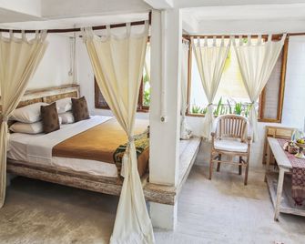 Cemara Beachfront Suite - Waingapu
