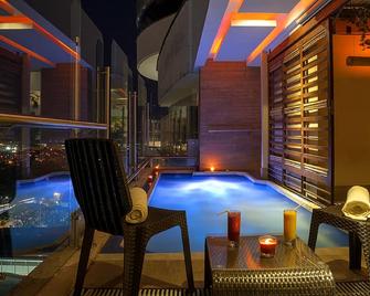 Ghl Hotel Grand Villavicencio - וילהויצ'נסיו - בריכה