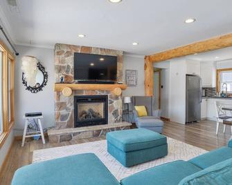 Beautiful Water Front And Boater Lover - Orillia - Living room