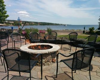 Canal Park Lodge - דולות' - פטיו