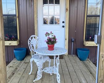 Zeke’s House: Bed and Barn Bliss - Slocomb - Comedor