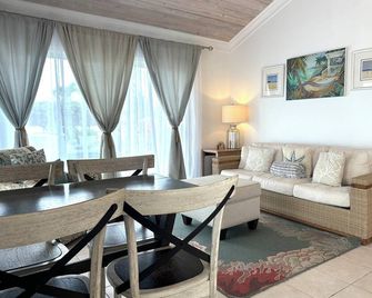 Sea Spray Ocean Villa 915 - ميناء مارش - غرفة معيشة