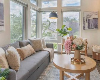 Stunning 3br Modern Designer Th @ Uw & Greenlake - Seattle - Salon