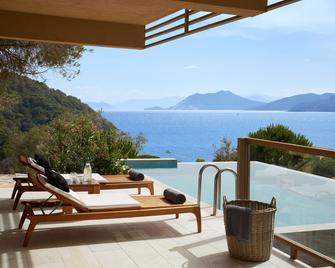 إليفي سكياثوس - كوكوناريس - شرفة