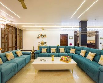 Elivaas Ivory Estate Pet-Friendly Farm - Ballabgarh - Lounge