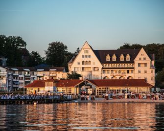 Strandhotel Glücksburg - Glücksburg - Gebäude