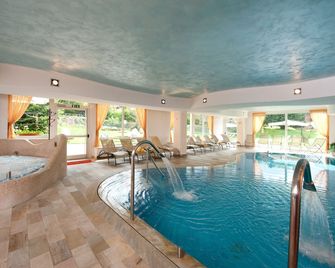 Centro Pineta Family Hotel & Wellness - Pinzolo - Zwembad