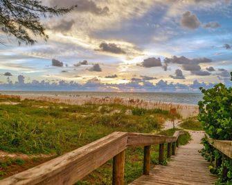 Haley's at Anna Maria Island Inn - Holmes Beach - Outdoor view