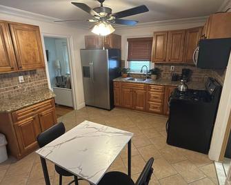 Amazing 1 bedroom Apt Entire unit near NYC - Belleville