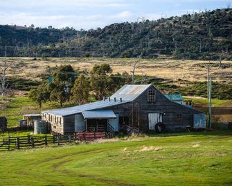 Charming Bed and Breakfast on a Working Farm near Bothwell, Tasmania - Bothwell