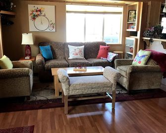 A Sweet cabin at Silver Mountain in Kellogg, Idaho - Kellogg - Living room