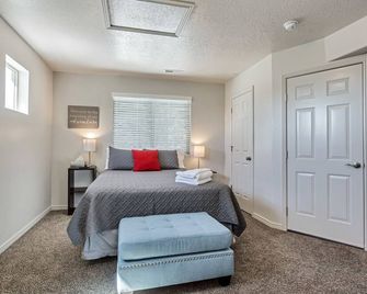 Spacious & New Guesthouse in Orem/Provo - Orem - Bedroom