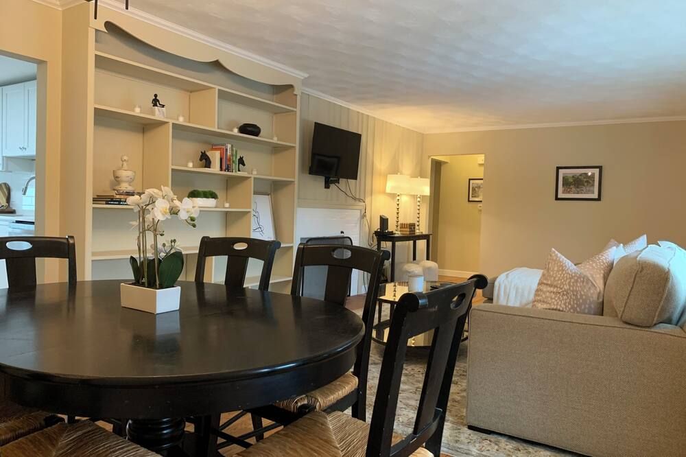 Lovely 3 bedroom - Close to Boston - 1 month stay required