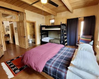 George's River House--On the Methow River and Minutes to Downtown Winthrop! - Winthrop - Bedroom