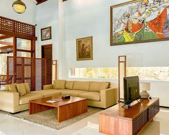 Villa Uma Pertiwi By Nakula - Kuta - Living room